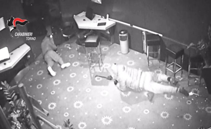 Torino: svaligiavano sale slot, arrestate due persone