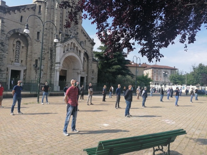 Mascherine Tricolore in piazza a Torino