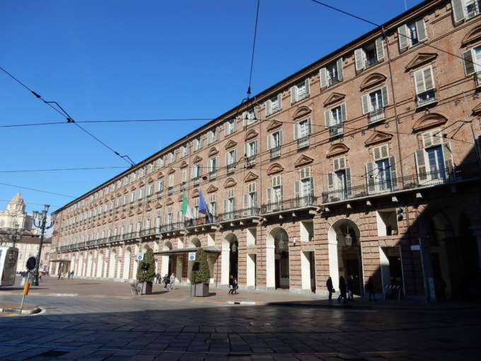 Torino, affrontata in Prefettura la situazione dei 17 stazionanti in piazza Palazzo