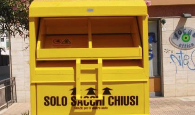 Acqui Terme: sospesa la raccolta degli abiti usati