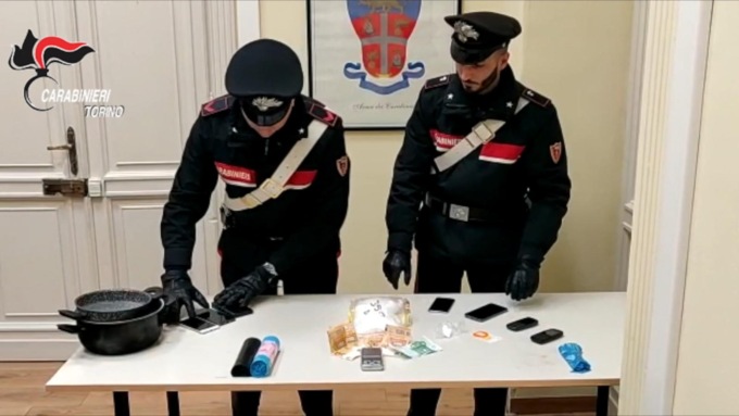 Torino: cucinavano crack e cocaina in laboratorio, due arresti