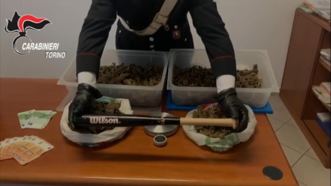 Volpiano (TO): carabinieri individuano “e-commerce della marijuana”