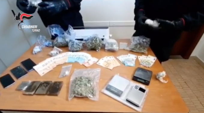 Torino: arrestati due pusher che consegnavano droga a domicilio