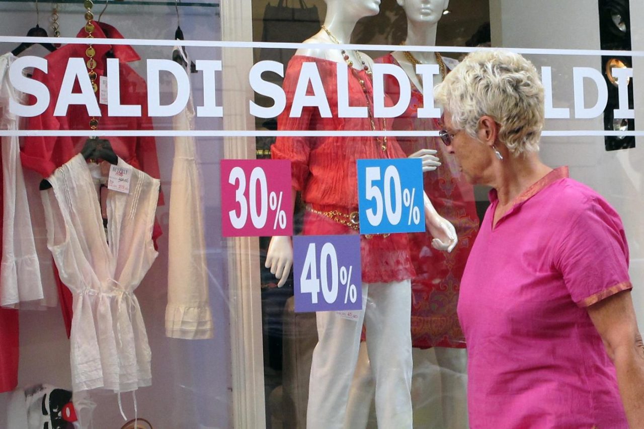 Da mercoledì iniziano le vendite promozionali, i saldi partiranno il 1° agosto