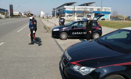 Alla vista dei Carabinieri si disfa della coca e fugge: pusher arrestato dopo inseguimento