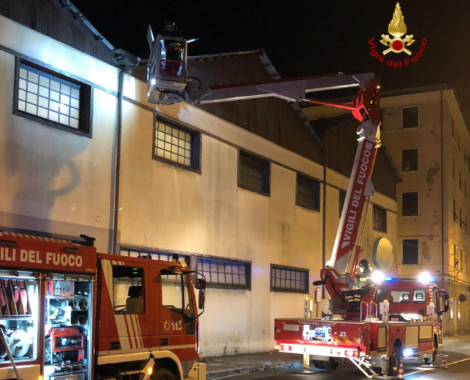 Genova: capannone scoperchiato da tromba d’aria a Voltri
