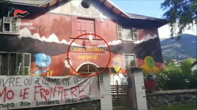 Emessi 17 divieti di dimora in Val di Susa per chiesa e casa cantoniera occupate