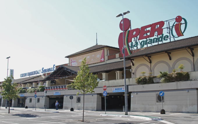 Serravalle Scrivia: spaccata notturna all’Iper, la guardia giurata spara