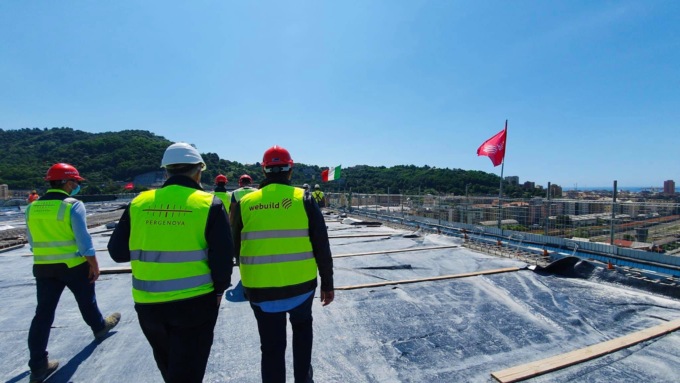 Nuovo ponte Genova: gettata la soletta, primi passi di Toti e Bucci sul ponte