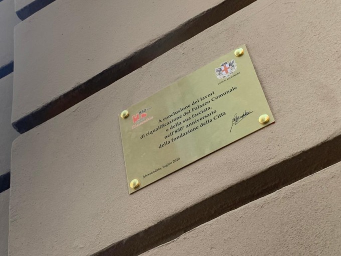 Alessandria, scoperta targa per fine lavori a Palazzo Rosso