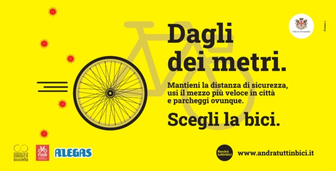Alessandria, manifesti in città per promuovere l’uso della bici
