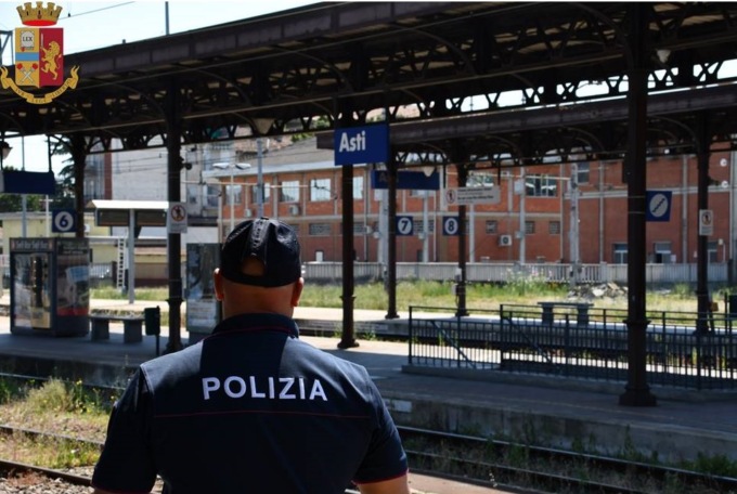 Asti: aggredisce capotreno e scappa, fermato 27enne di Alessandria