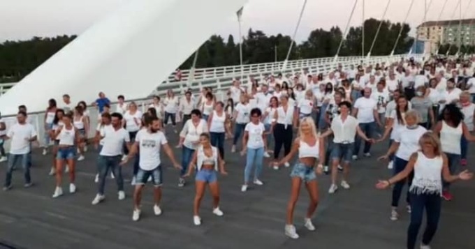 Alessandria: successo per il Flash mob organizzato sul Ponte Meier