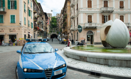 La Spezia: dalle minacce con pistola ai pugni in strada, interviene Polizia