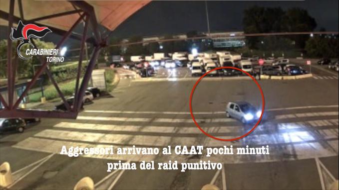 Grugliasco: raid punitivo con mazze e spranghe per avere monopolio sul facchinaggio