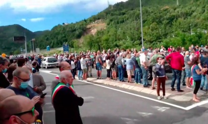 300 persone al presidio di protesta per la difficile viabilità della Valle Stura