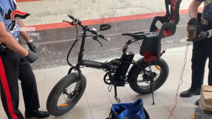 Torino: sequestrata refurtiva in campo nomadi, tre denunce