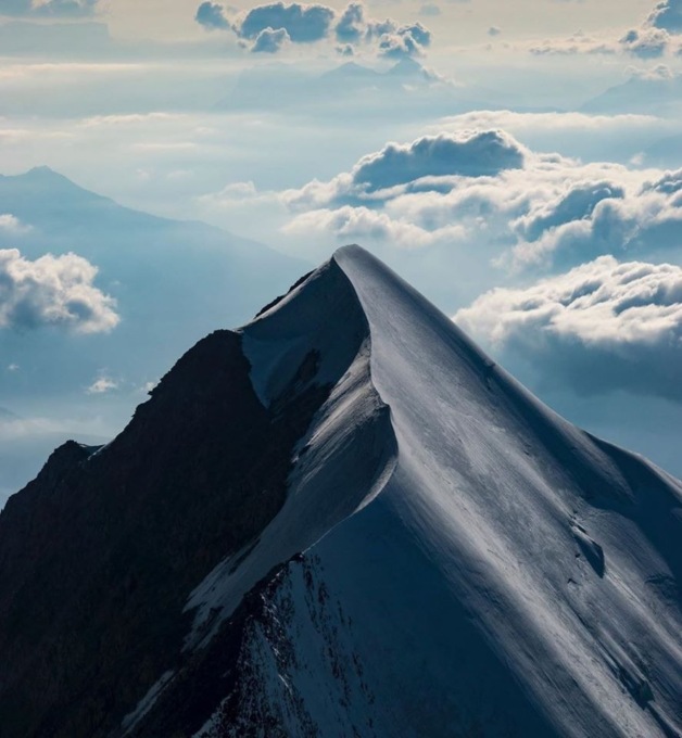 Precipitano da cresta del Monte Bianco, morti due alpinisti genovesi