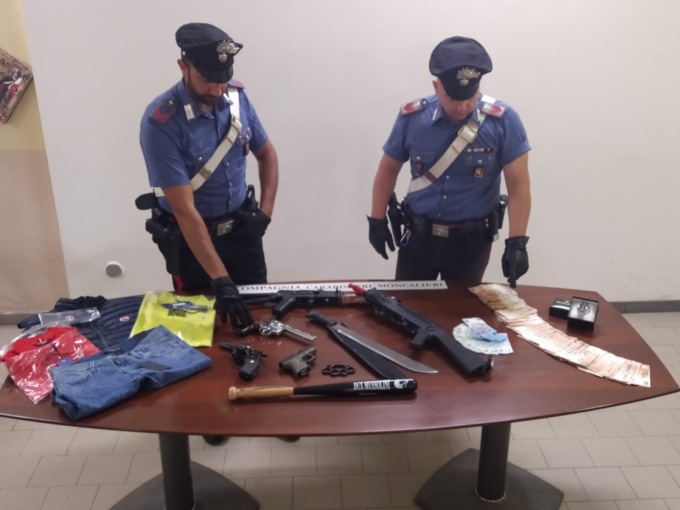 Torino, protezione in cambio di soldi e un SUV: “Paga perché sono amico dei Casamonica”