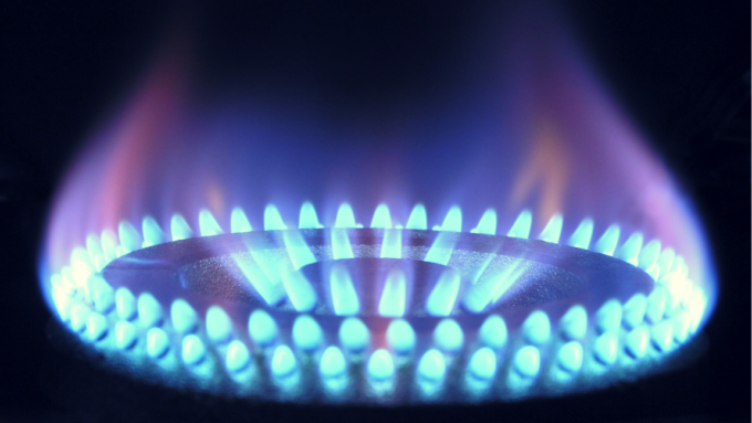 Bolletta del gas meno salata, ma di poco. La protesta dei consumatori