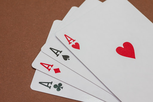 Piemonte: via libera a quotidiani e giornali negli esercizi pubblici e al gioco a carte