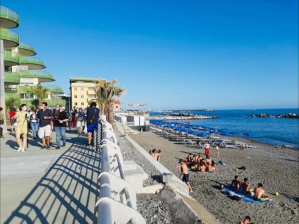 Spotorno, scontro sulla spiaggia delle suore