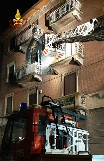 Torino, uomo ferito dopo cedimento ringhiera del balcone