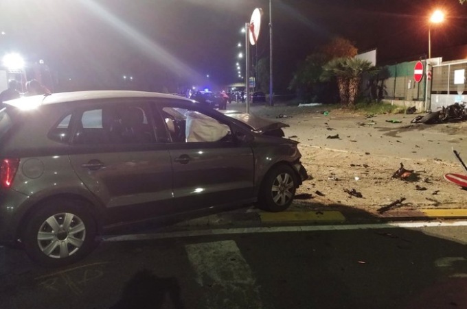 Taggia, grave incidente moto-auto, muore 52enne