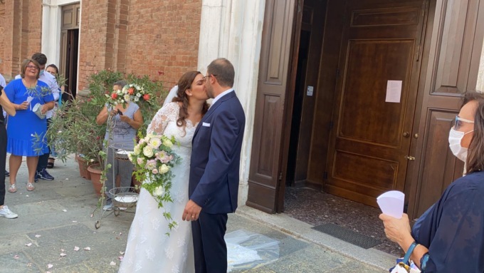 Alessandria, foto del primo matrimonio in chiesa post-lockdown al S. Giovanni Evangelista