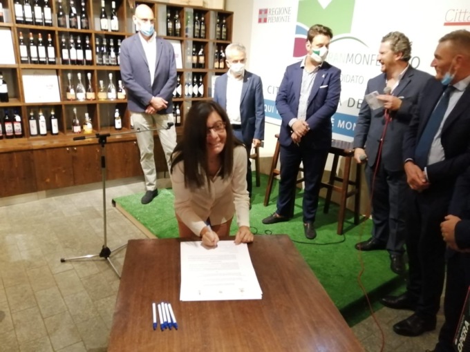 Firmato protocollo di candidatura del Gran Monferrato a “Città europea del vino 2020”