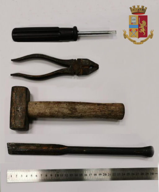 Genova: evade dalla comunità e tenta il furto con spaccata, arrestato