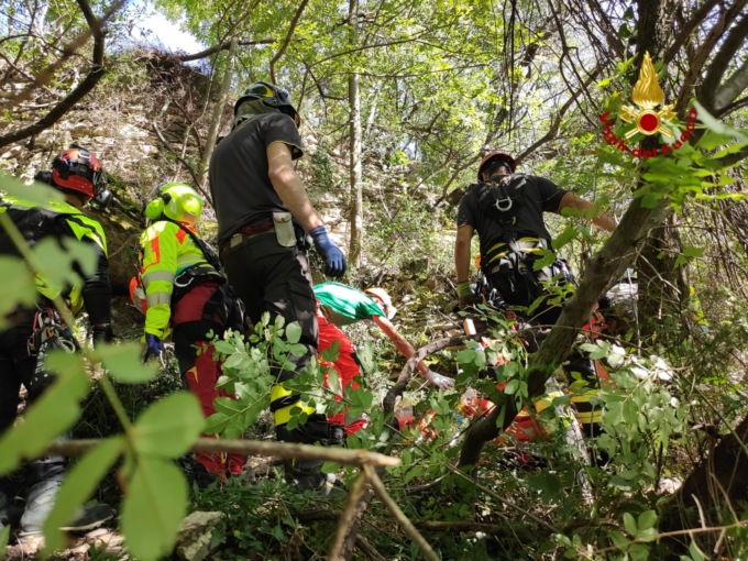 Avegno: Vigili del Fuoco soccorrono uomo disperso nel bosco