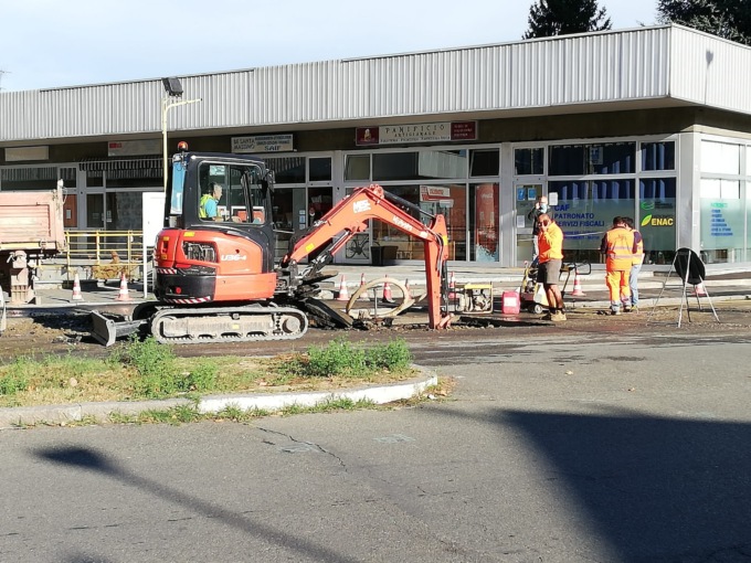 Alessandria: riaperta erogazione acqua tra via Bensi e via Sacco, lavori ancora in corso