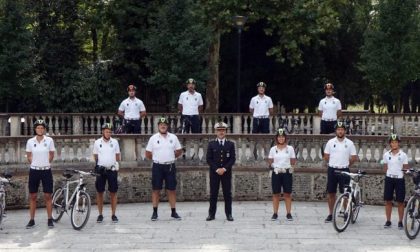 Civich in mountain bike addestrati dalll'Ufficiale di polizia locale del Comando di Alessandria