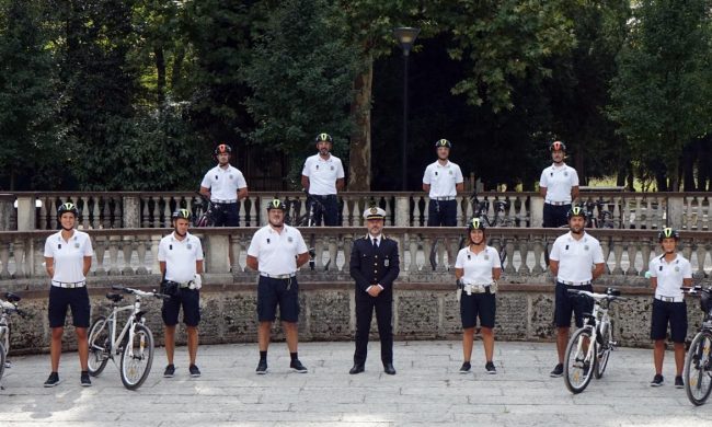 Civich in mountain bike addestrati dalll’Ufficiale di polizia locale del Comando di Alessandria