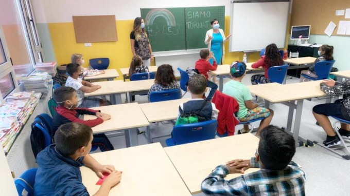 Ritorno a scuola per oltre 5 milioni di studenti, polemiche in Piemonte