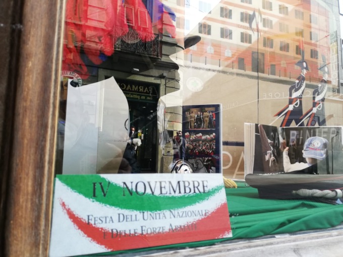 Borsalino dedica vetrina dello store all’Arma dei Carabinieri