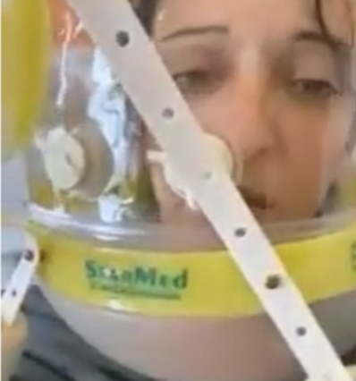 Il video di Clotilde, ricoverata con il casco: “Sembra di soffocare”