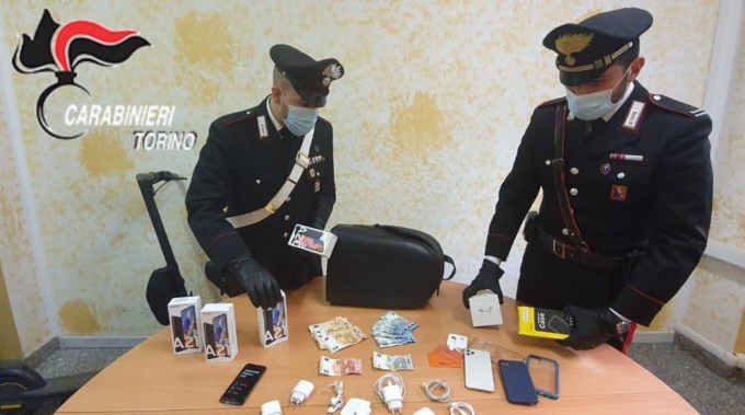 Torino: sfrecciava per il centro commerciale con monopattino rubato, fermato