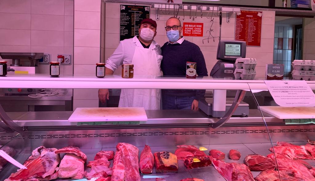 “Carne” fatta in laboratorio, Panza (Lega): barricate per difendere produttori e consumatori