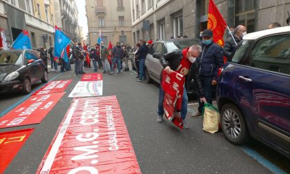 Metalmeccanici alessandrini: assedio davanti alla sede di Confindustria