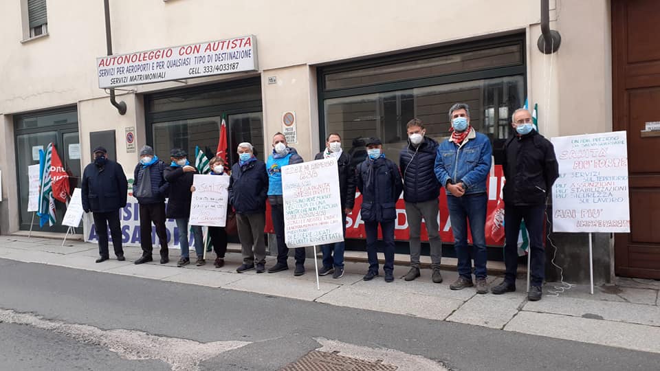 Protesta davanti alla Asl: “Serve più personale sanitario e maggior sicurezza”
