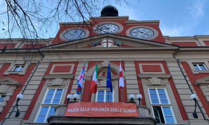 "Basta alla violenza sulle donne", la condanna del Comune di Alessandria contro i crimini di genere VIDEO