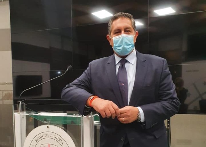 Covid, Toti: “La divisione in zone valga solo per i non vaccinati”