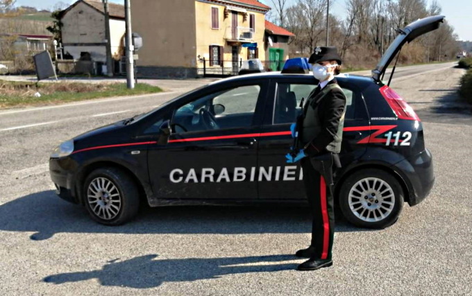 Positivi al Covid vanno a fare compere, denunciati
