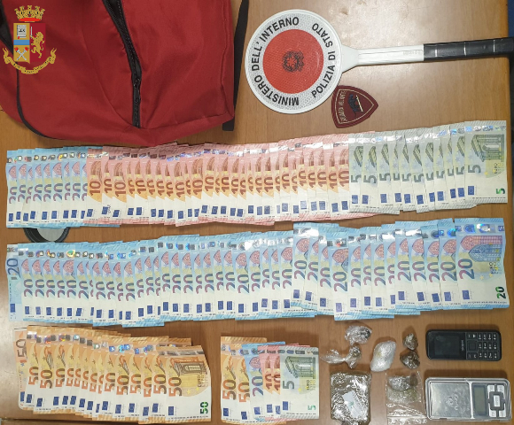 Torino: nello zaino un panetto di hashish e oltre 2000 euro, arrestato