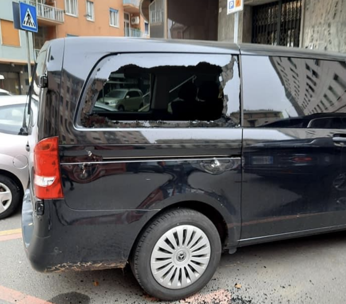 Alessandria: vandali in azione, auto danneggiate in piazza Turati