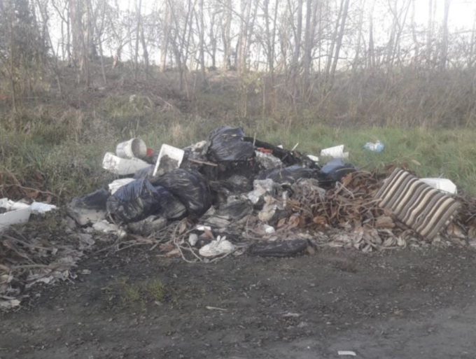 Abbandono di rifiuti ingombranti a Terranova: venerdì inizia la bonifica