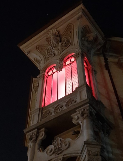 Torino: sede Ordine Medici si illumina di rosso contro la violenza sulle donne