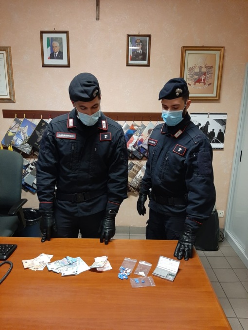 Torino, pusher nasconde cocaina sotto la mascherina, arrestato dai Carabinieri